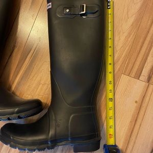 Hunter size 8 woman’s black tall boot used